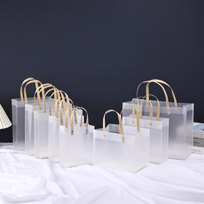 In-stock transparent tote bags, wedding gift bags, PP plastic gift bags, frosted gift bags, advertising promotional bags details Picture