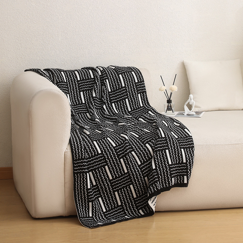 Nordic light luxury sofa blanket, Fair Island retro black and white woven office nap blanket, autumn and winter cover blanket, knitted blanket Application Scenario