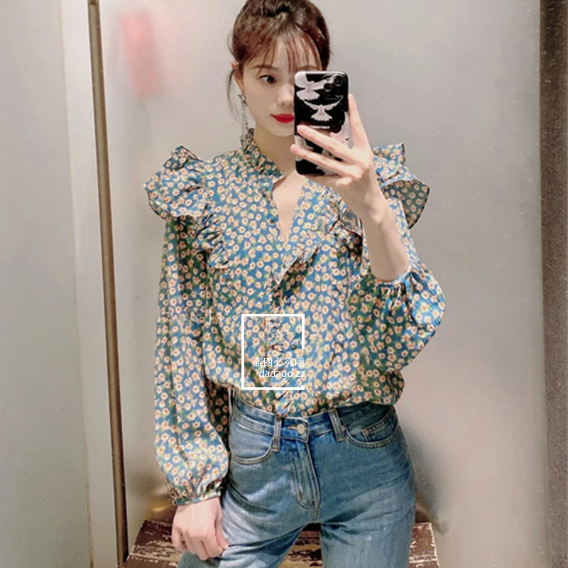 The French retro floral blouse is a slimming trend in Hong Kong in the spring and autumn of 2021. The black ear-trimmed shirt is sweet for women Specification image