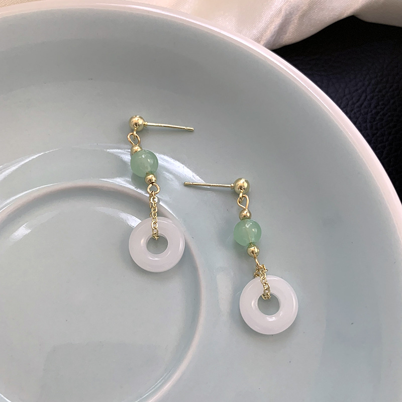 New Chinese-style earrings 925 silver needle, high-end retro Chinese-style stud earrings, national trend light luxury earrings, ancient-style earrings for women Application Scenario