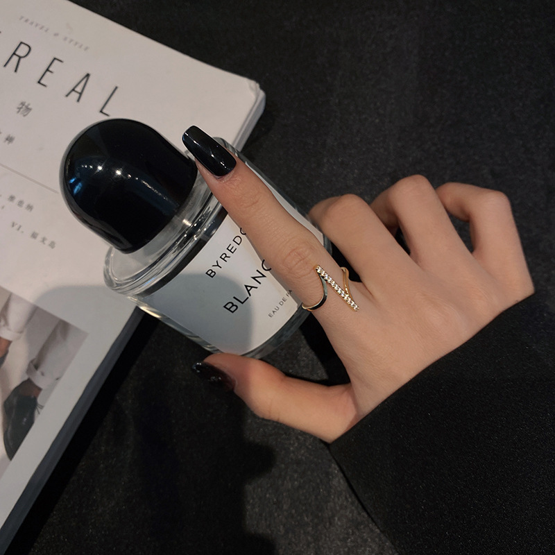Kimoj's New Japanese-Style Light Luxury Hollowed-Out Ring Exudes A Sense Of High-End Elegance And Fashion. It's A Fashionable And Individual Index Finger Ring That Has Become A Popular Trend With A Cold And Slightly Set Design Specification drawing