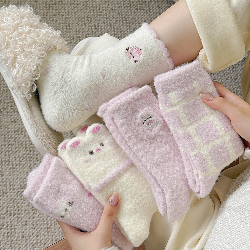 One-piece delivery of Australian fleece autumn and winter socks for women, pink and purple, cute cat animals, cartoon embroidery, mid-calf socks, warm postpartum socks, floor socks