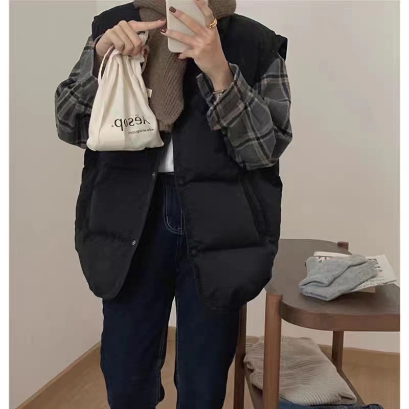 A loose, short and versatile Korean version of a down cotton vest for women, a winter vest and a waistcoat