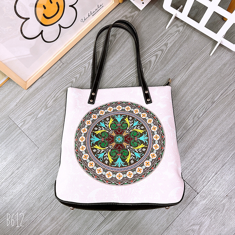 New women retro ethnic style single shoulder shopping bag Mommy bag portable shopping bag storage type fashion bag woman Application Scenario