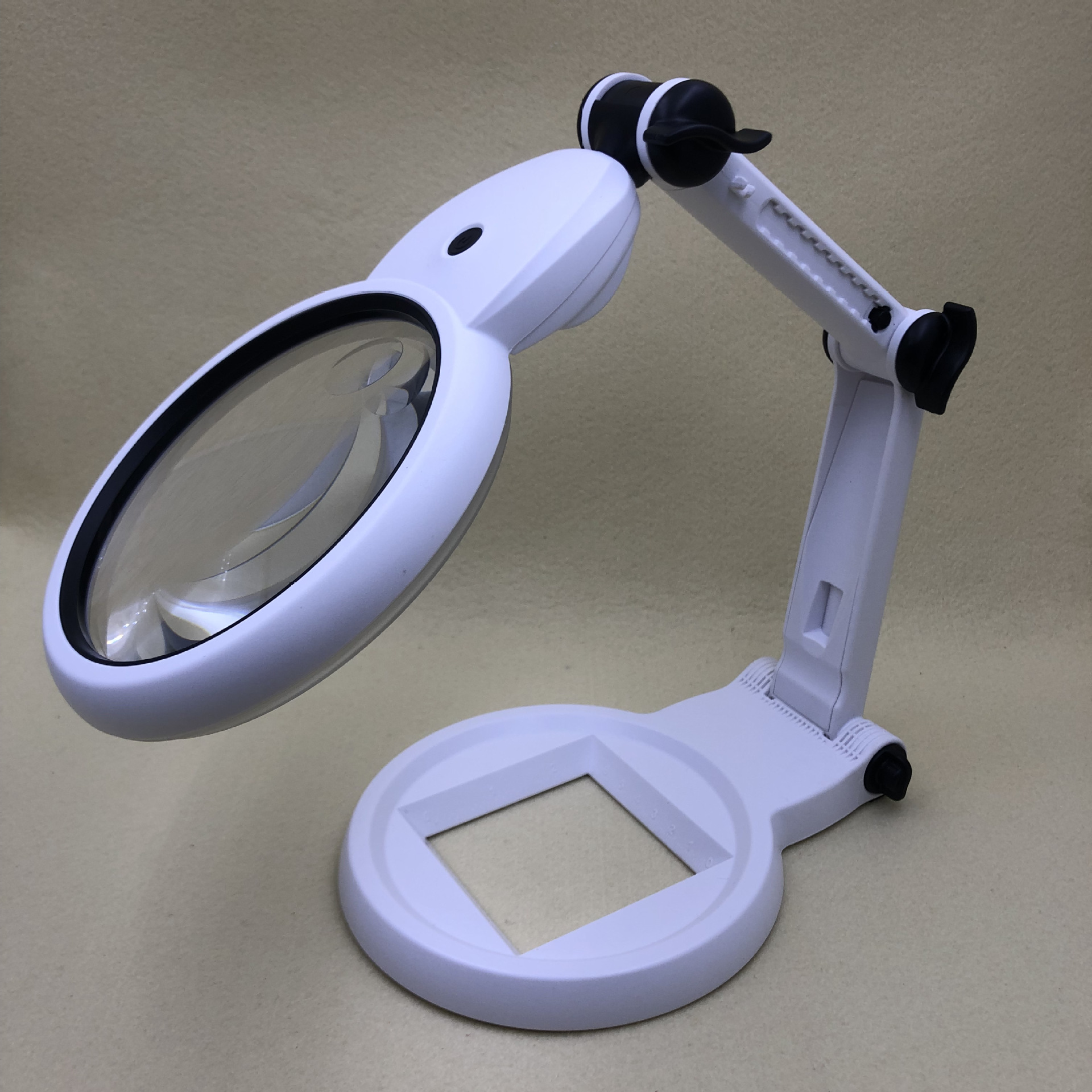 New 3B-1F folding handheld desktop with 18 LED lights, magnifying glass strap, mother mirror gift, magnifying glass for the elderly details Picture