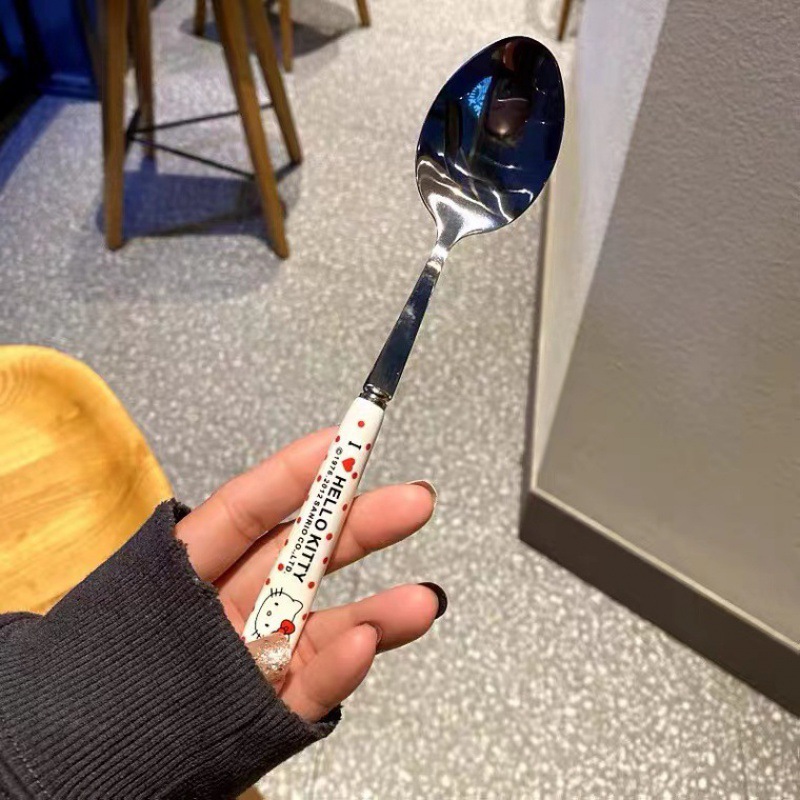 Cute High Appearance Level Chopsticks Spoon Set Office Workers With Meals Students Portable Travel Out Three-Piece Tableware Set Application Scenario