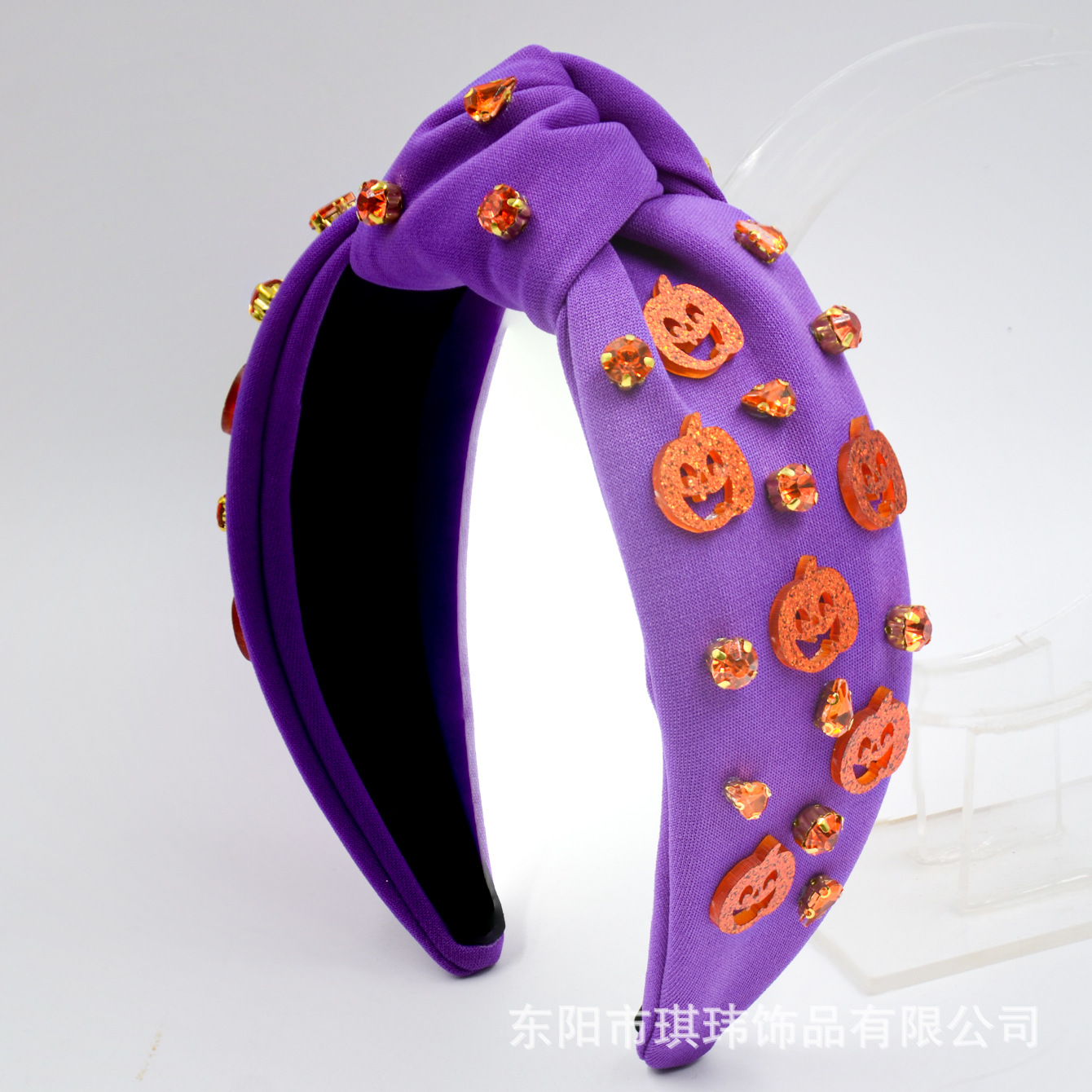 Qiwei Accessories' exclusive new Halloween hair band from Europe and America, featuring fabric with sticky diamonds and pumpkin acrylic accessories with knots, is a fashionable wide-edge hair accessory details Picture