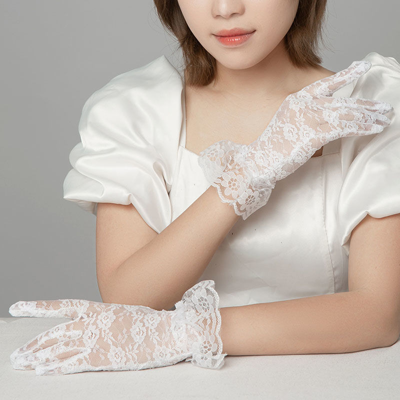 Large lace gloves Application Scenario