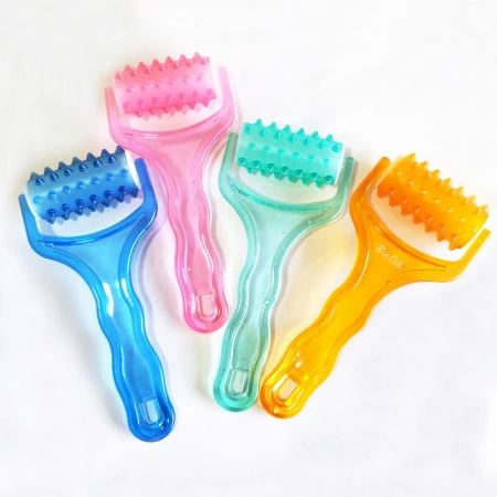 Factory wholesale facial bow-shaped plastic massagers, manual facial massagers, Y-shaped rolling massagers, exclusively for foreign trade