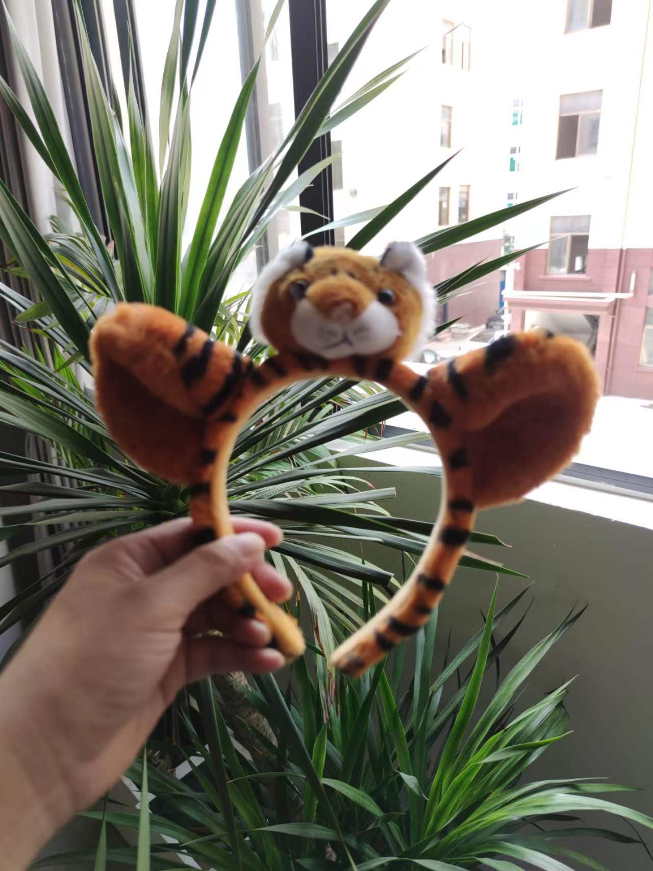 Tiger headband, face wash makeup hair band, festival performance hair clip, Internet celebrity selfie hair band Application Scenario