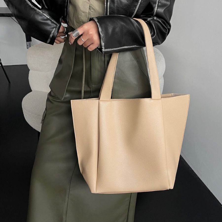 Tote Bag Female 2023 New Winter Female Bag Handbag Large Capacity Senior Soft Leather Shoulder Bag Female Application Scenario