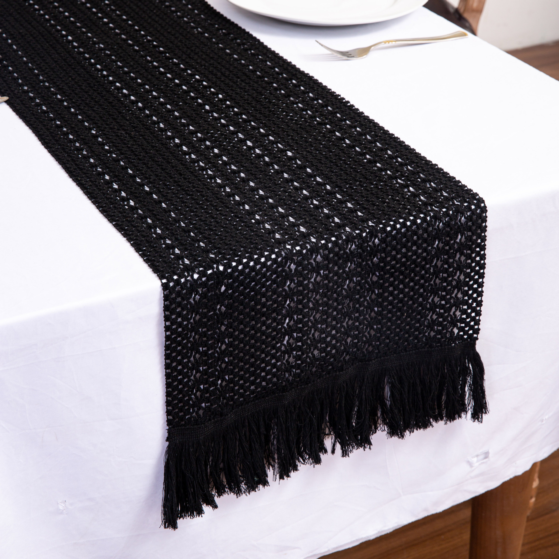 Wholesale of new cotton and linen tassel table flags, hollowed-out long strip tablecloths and covers, American holiday wedding decoration fabrics on Amazon Specification image
