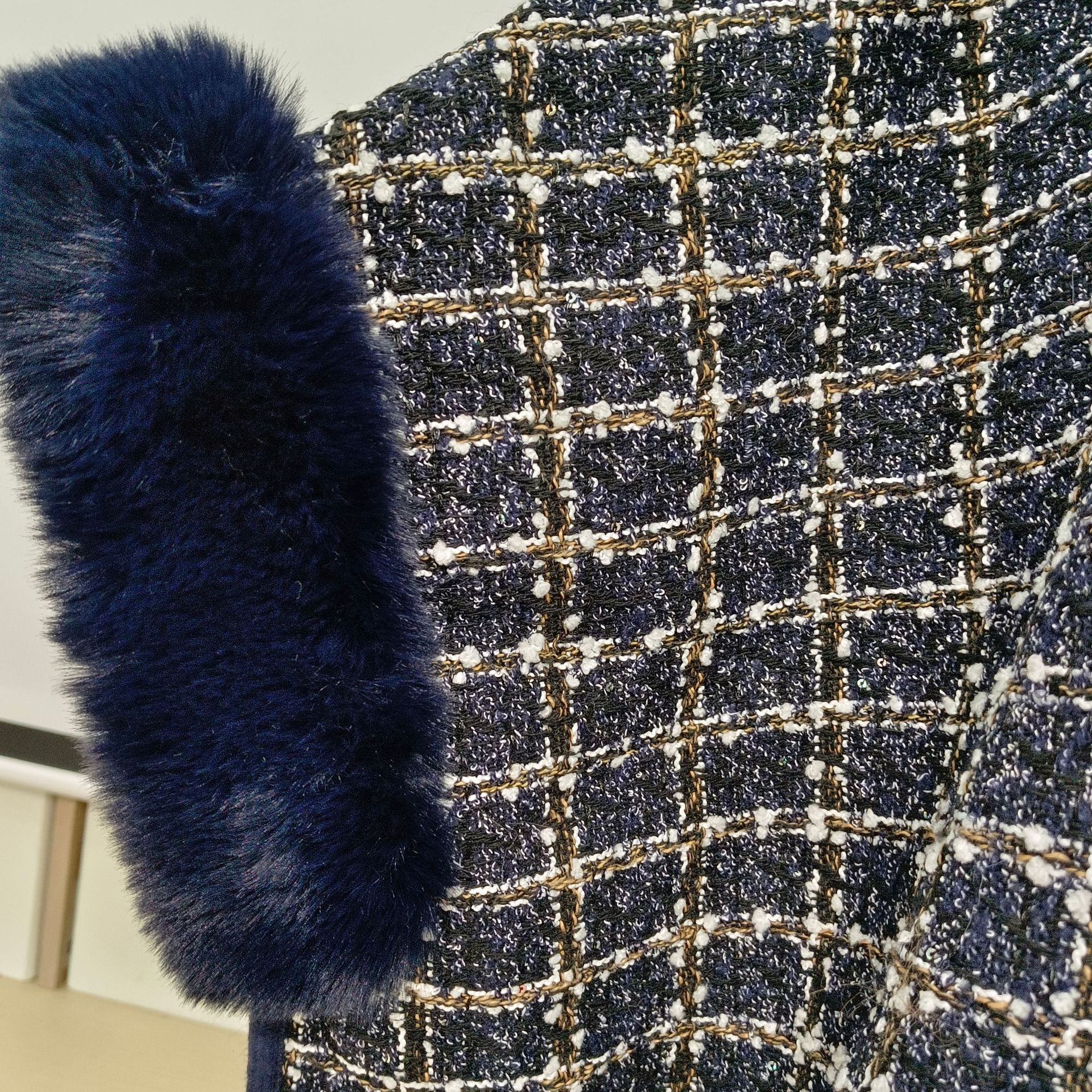 New chanel-style woolen coat, rabbit fur cape, fashionable checked shawl, thickened fur collar, tassel knitted cardigan Application Scenario
