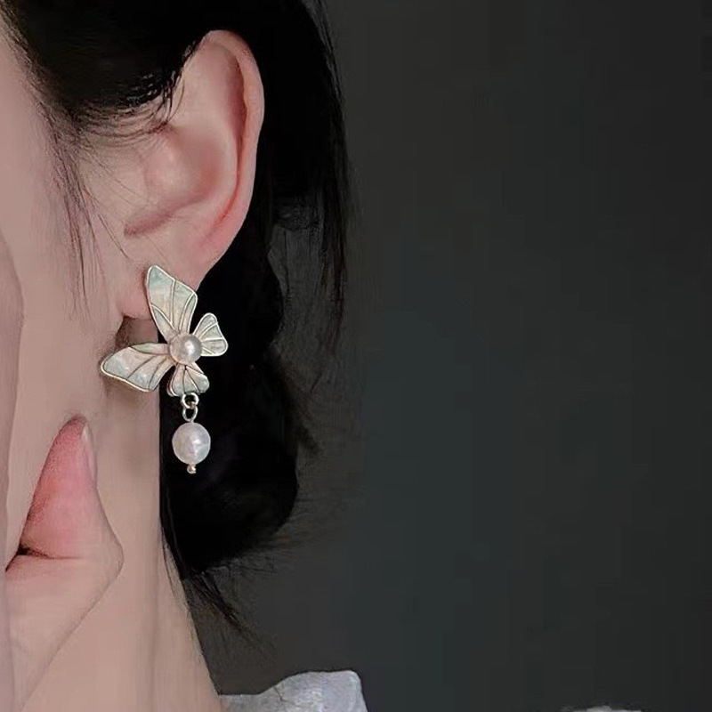 Enamel oil painting style butterfly pearl earrings, women's retro style stud earrings, 925 sterling silver stud earrings, new early spring style details Picture