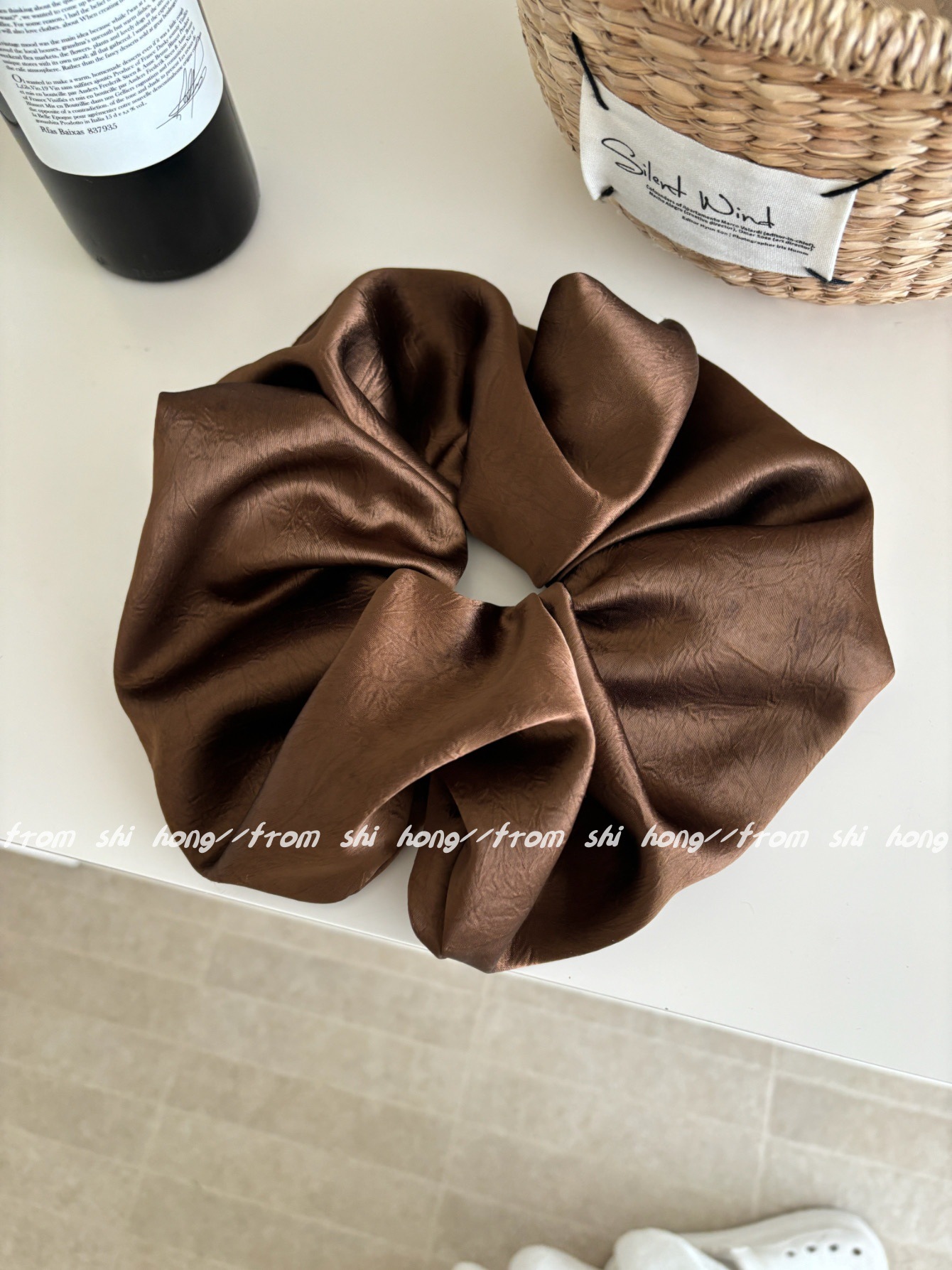 The oversized satin large intestine hair band with a high-end look for women is a new 2025 style bun and low ponytail hair accessory pic 20