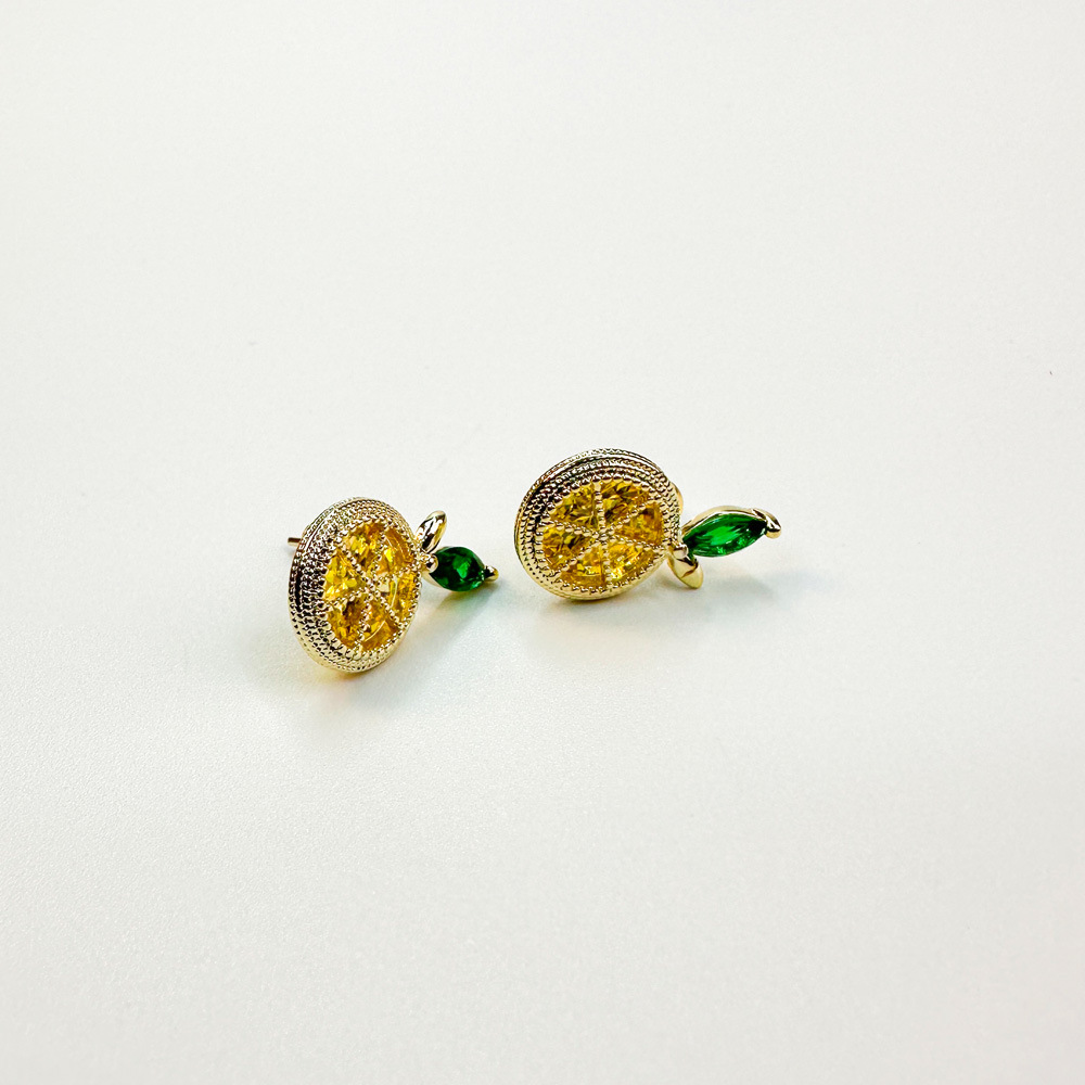 The small lemon-shaped micro-inlaid zircon earrings are a niche design with a simple and elegant style. They are sweet and fresh with zircon inlay details Picture