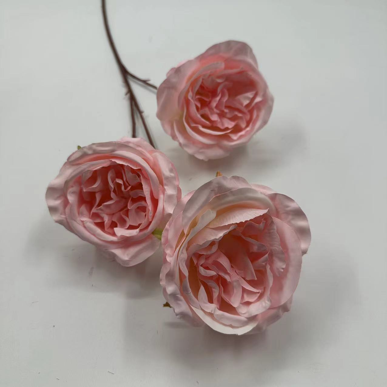 Three-headed large Austin artificial flowers, white Austin rose artificial flowers, wedding hall decoration flowers details Picture