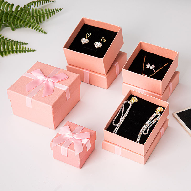 Manufacturer's in-stock holiday English letter jewelry boxes, bow, multi-sized accessory packaging boxes, jewelry necklace gift boxes Application Scenario