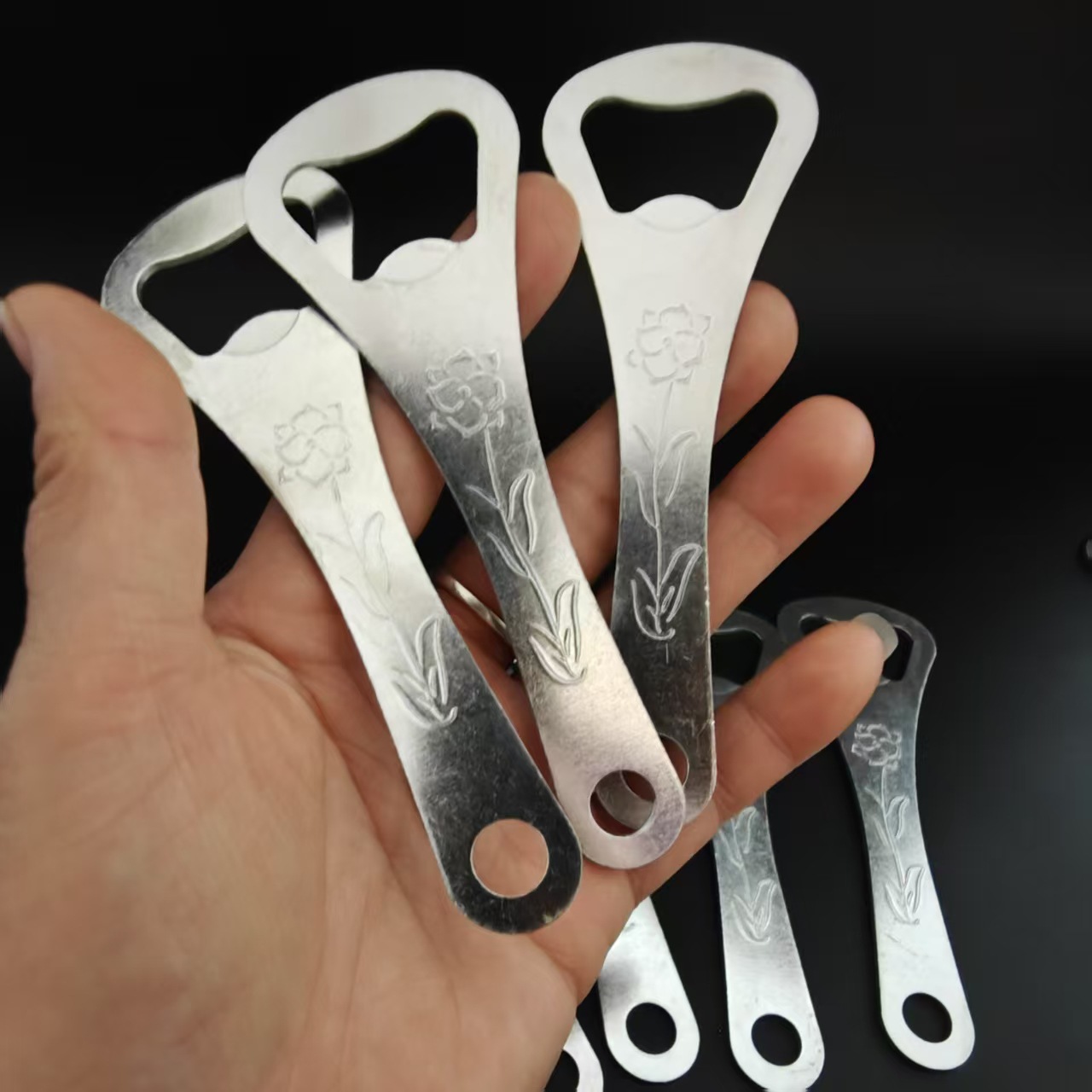 【 Doorway 】110 Wine opener 50 per bundle 1500 per piece 110 Wine opener Large Bottle opener Metal rose Beer screwdriver New style 1 yuan supply source wholesale from street stalls details Picture
