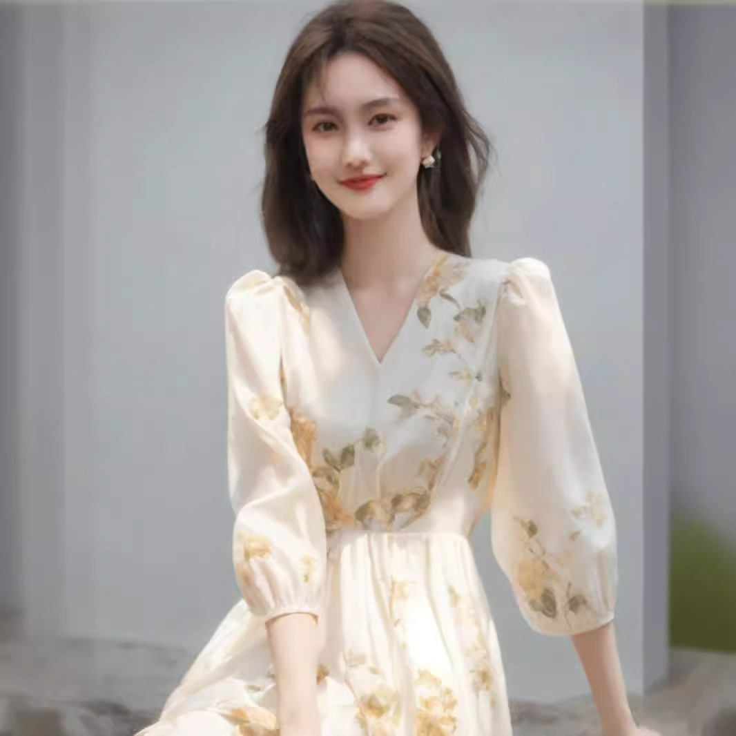 New Chinese-style high-end exquisite French style seaside vacation snowflake woven floral dress for women's summer mid-length dress