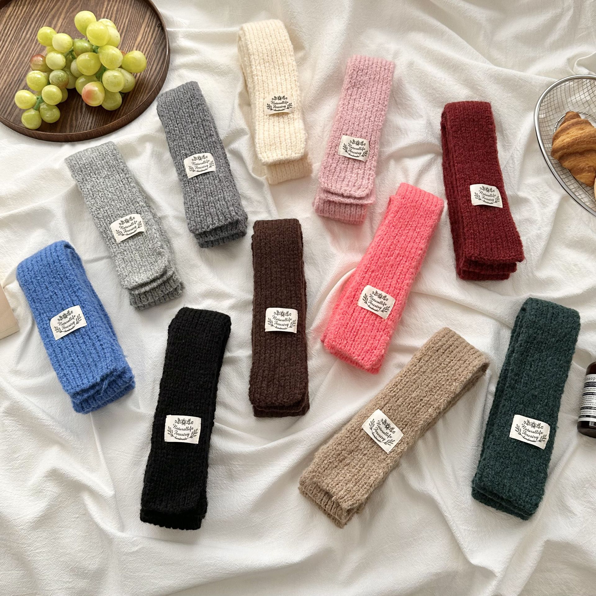 A new winter style of colorful narrow woolen scarf with small strips, a fashionable solid color warm knitted woolen scarf details Picture