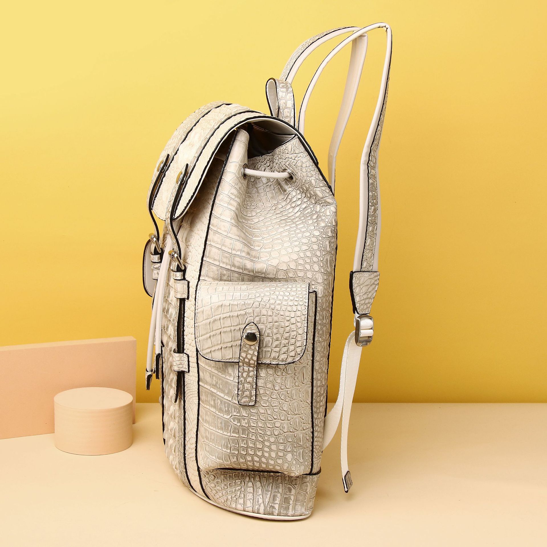 Crocodile bone pattern backpacks, large-capacity genuine leather backpacks, outdoor travel bags, high-end fashionable men's and women's trendy bags factory Application Scenario