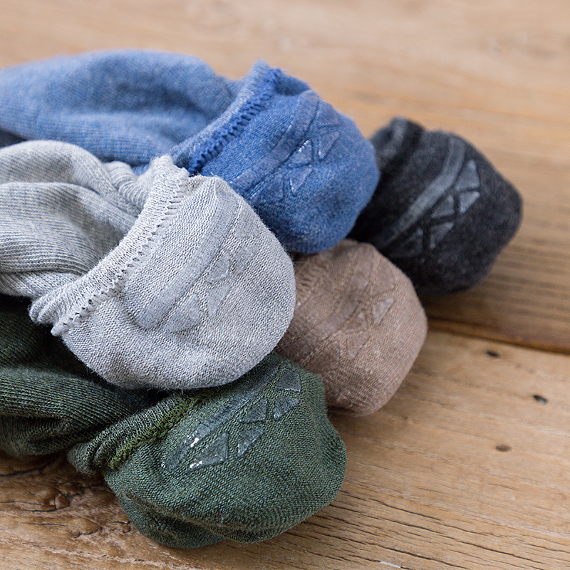 Spring and Summer new collection: Solid color men's retro color cotton invisible socks, comfortable shallow mouth men's socks, boat socks, silicone anti-slip socks details Picture