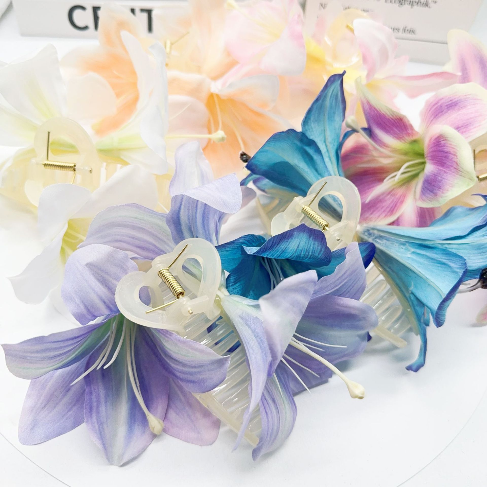 Create a full vacation atmosphere! A beautiful three-dimensional lily flower grab-clip for women's high-end shark clip headwear at the back of the head details Picture