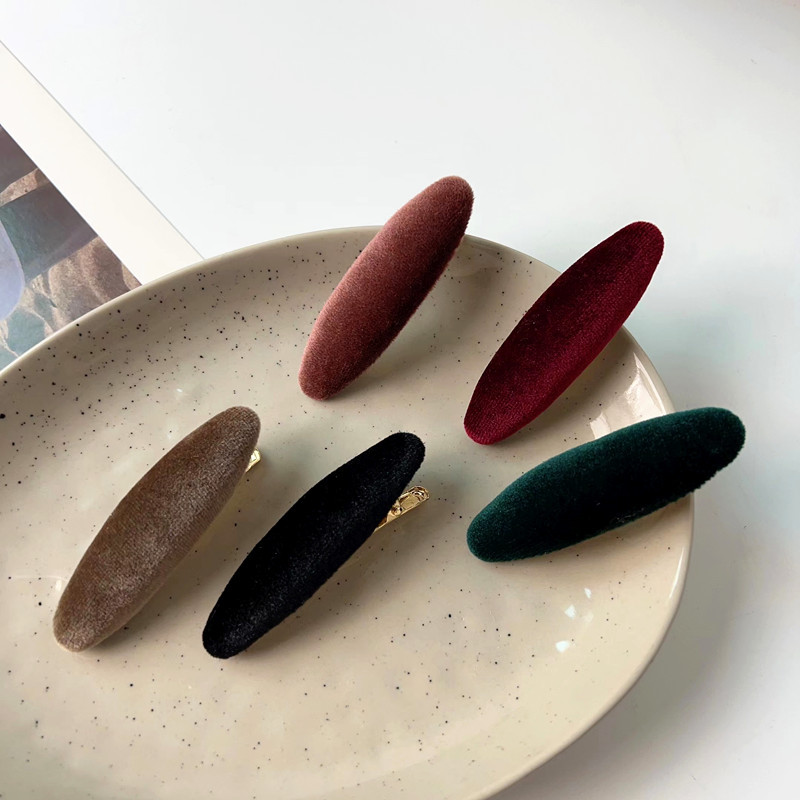 Autumn/Winter 2022 Neo-French Vintage Velvet Duck Bill With Sponge Bread Fringe With Side Clip With Premium Touch