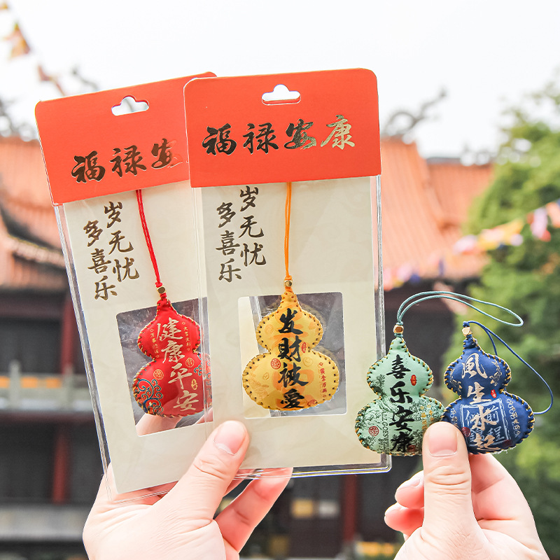 New high-quality hand-sewn gourd-shaped sachets, health care bags, mobile phone car hangers, gourd-shaped sachets details Picture