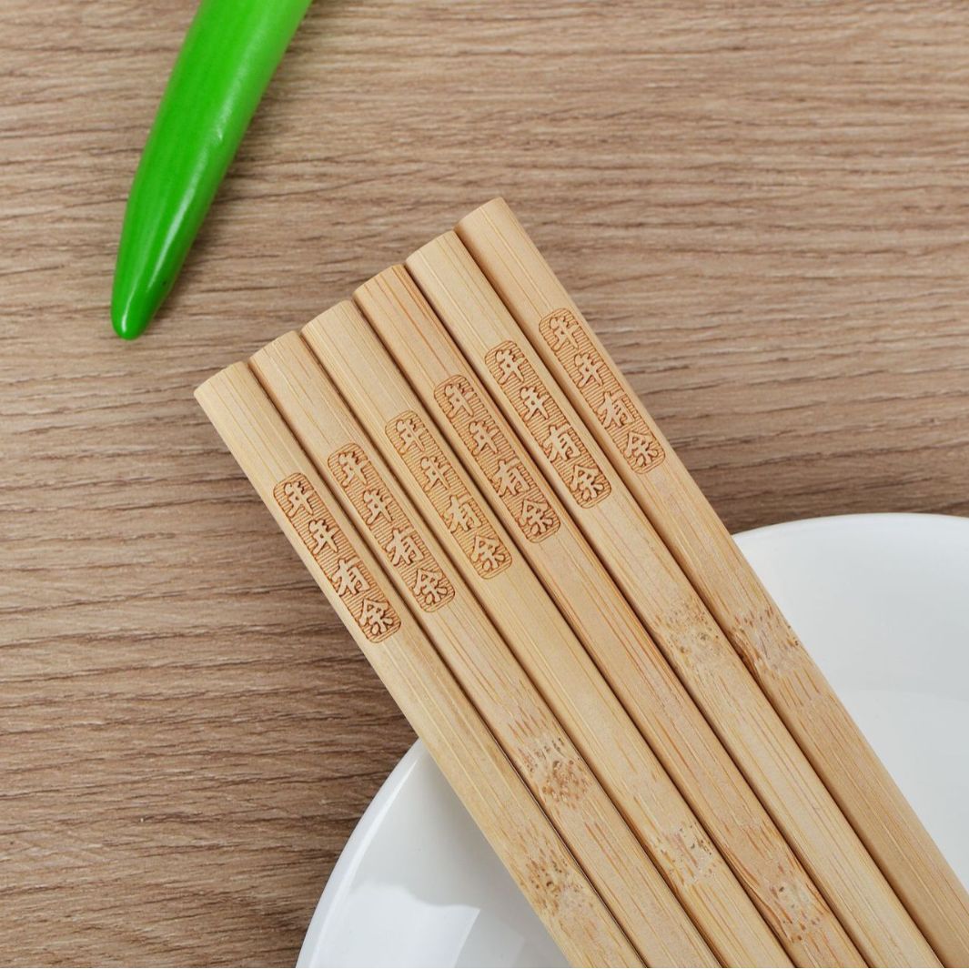一次性碳化竹筷子家用10双装火锅筷年年有余雕刻竹筷餐饮竹筷批发