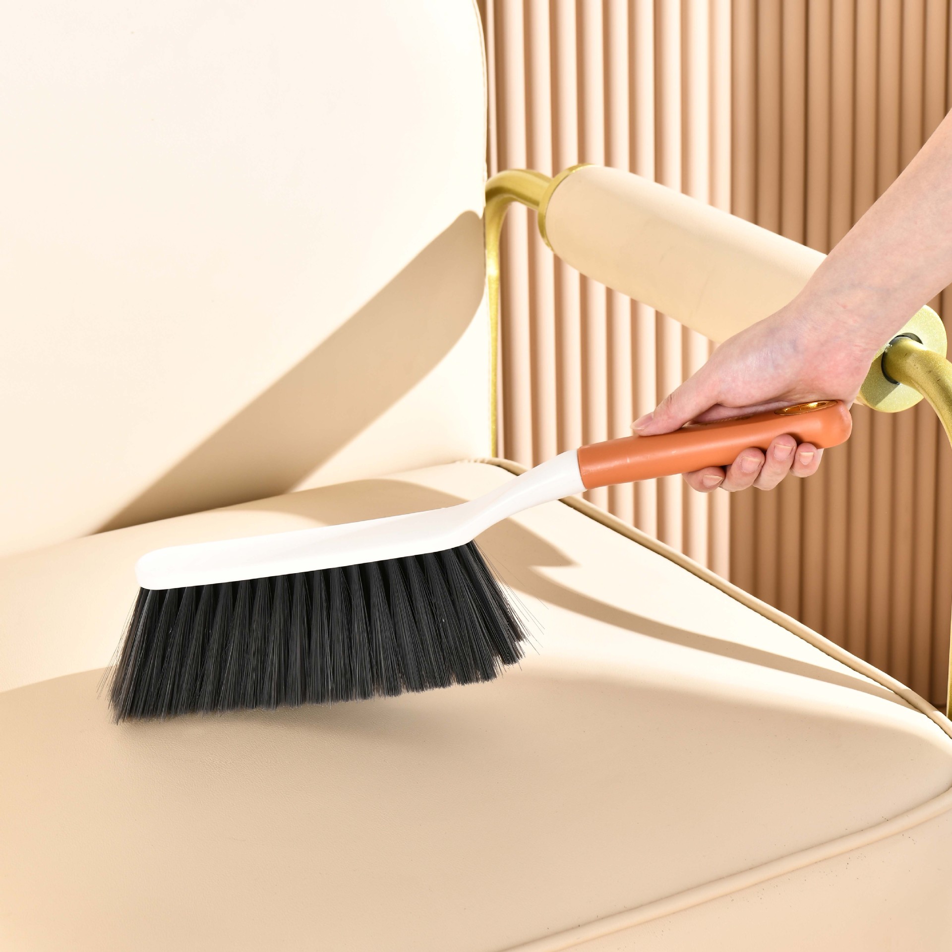 New factory direct sales of bed brushes, dust removal brushes, super soft long-handled brushes, sofa, bed sheet and carpet cleaning brushes wholesale Application Scenario