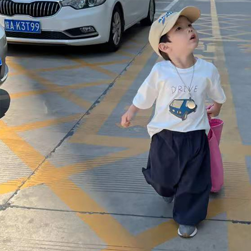 New boys' short-sleeved, small children's pure cotton T-shirt, children's loose half-sleeved, thin children's clothing, summer cartoon car Application Scenario
