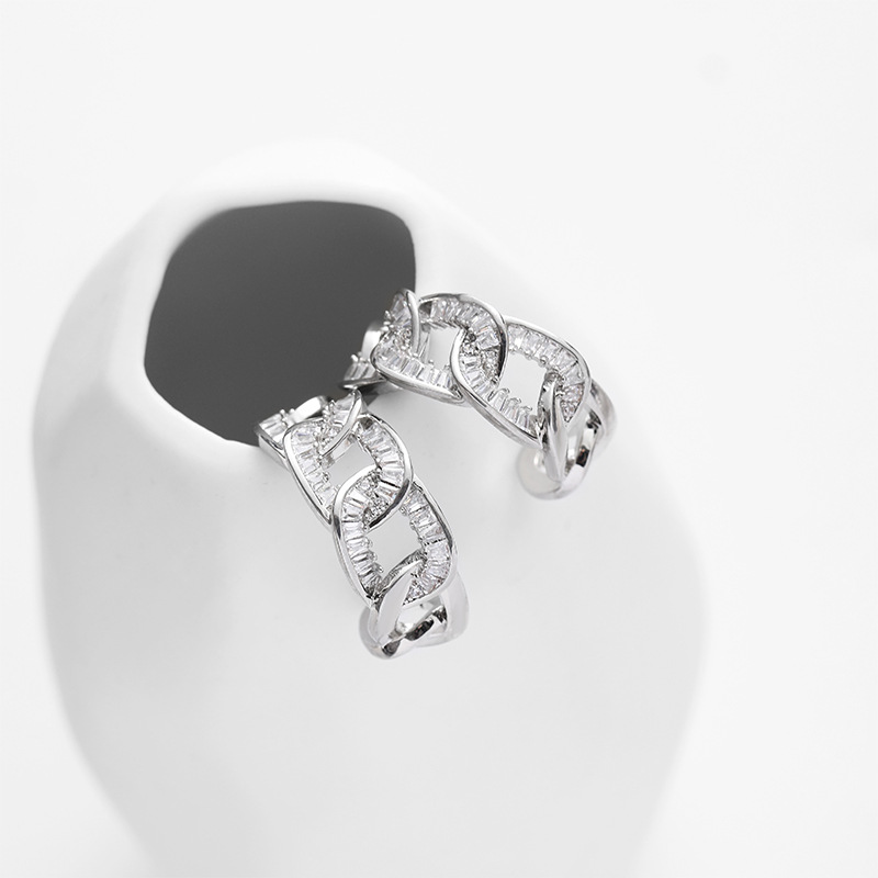 Nasha European and American copper-plated 18K real gold interlocking earrings for women with micro-inlaid zircon gold plating, high-end and niche earrings Specification image