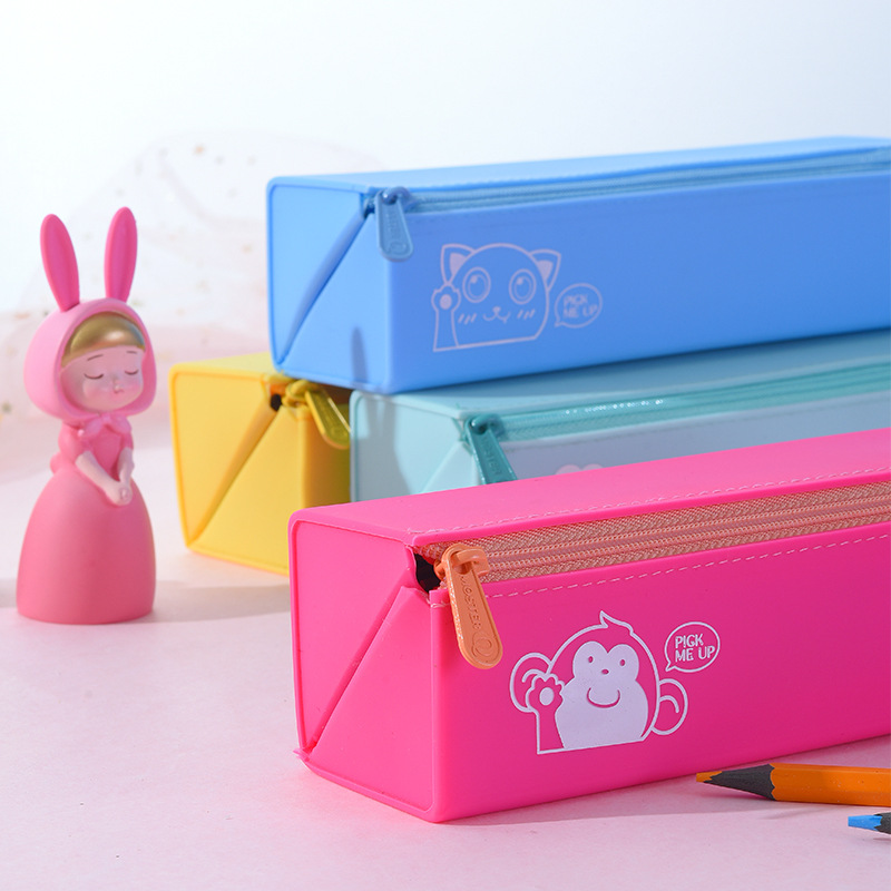 Guoyu's custom-made creative large-capacity pencil case with a double-sided solid color silicone pen case for students Application Scenario