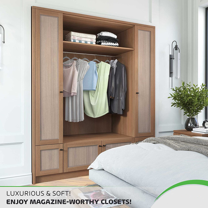The multi-functional notched anti-slip and traceless adult plastic clothes hanger is a clothing store storage and organization hanger details Picture