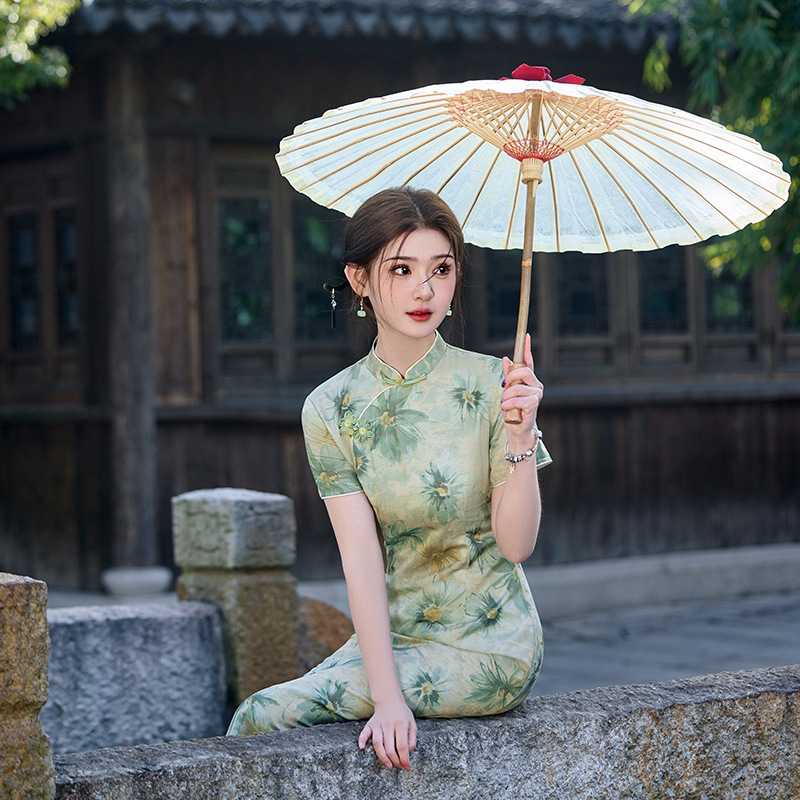 The new green double-layer acetic acid jacquard long, elegant and refined cheongsam for daily use in the spring and summer of the national trend details Picture