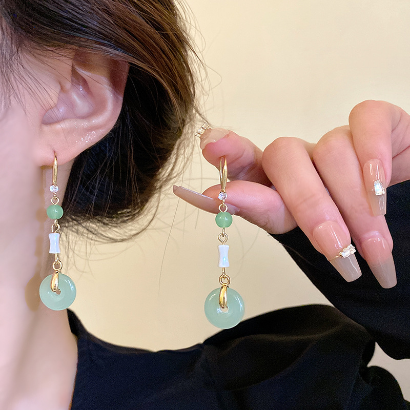 New Chinese-style retro imitation chalcedony tassel earrings, versatile for women's charm, long ear hook style earrings, popular and personalized earrings Application Scenario