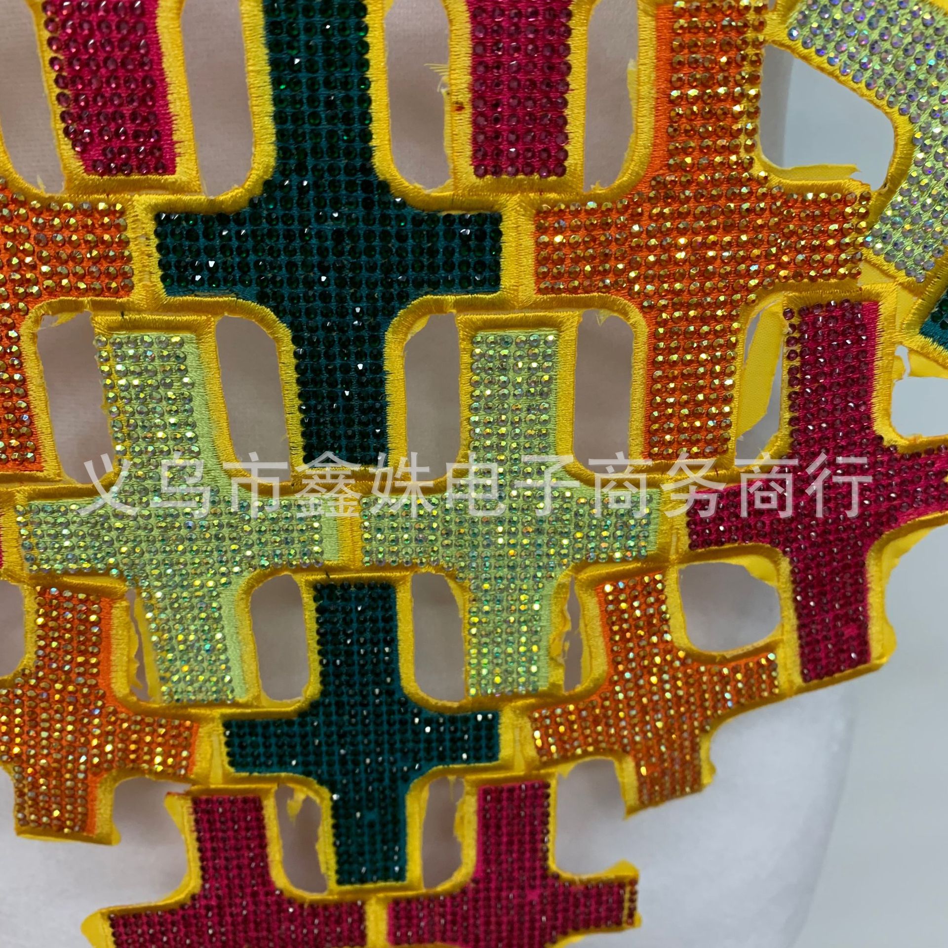 Amazon's best-selling heavy-duty clothing accessories with self-adhesive full diamond round necks details Picture