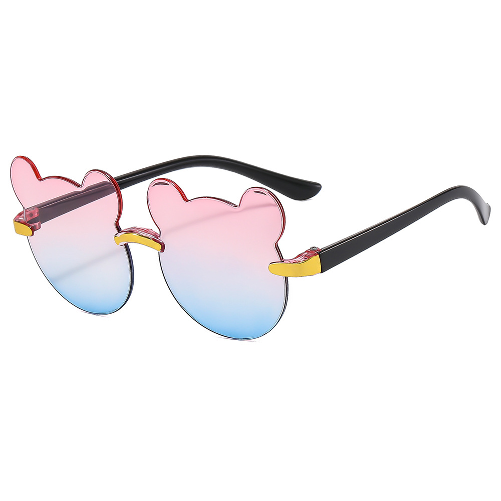 Factory direct sales of children's sunglasses, fashionable baby sunglasses, trendy glasses, and cute cartoon glasses for men aged 1 to 2 Application Scenario