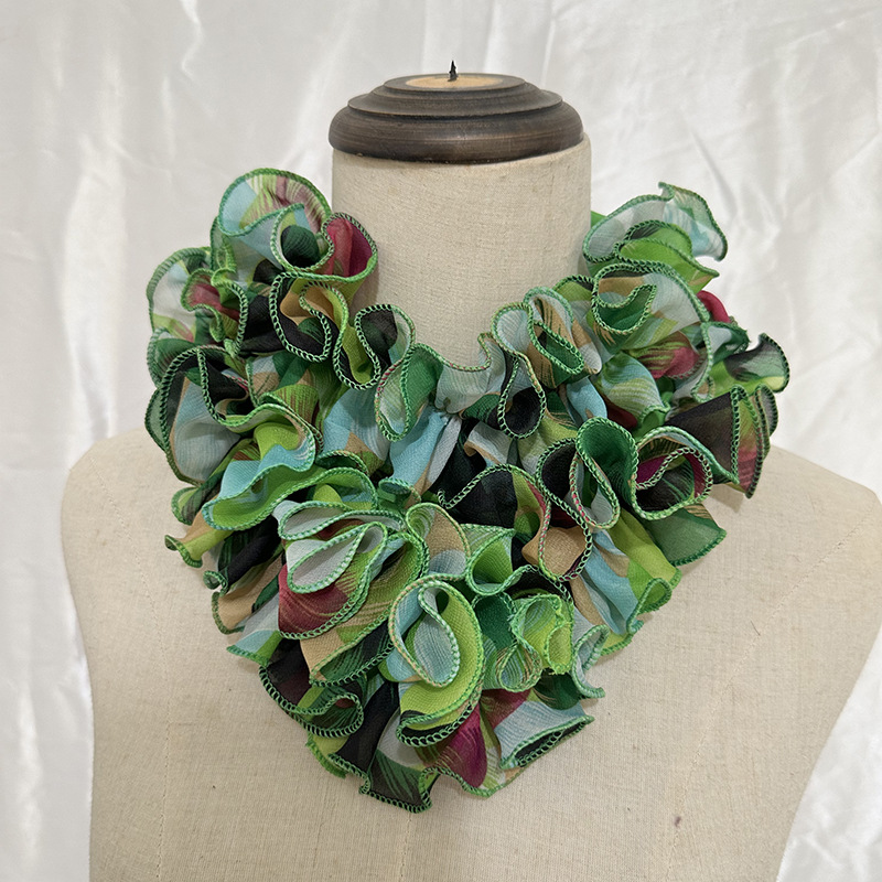 A versatile pullover and scarf for women in autumn, with a heart-shaped neckline and a retro Korean-style fake collar decorated with flowers Specification image