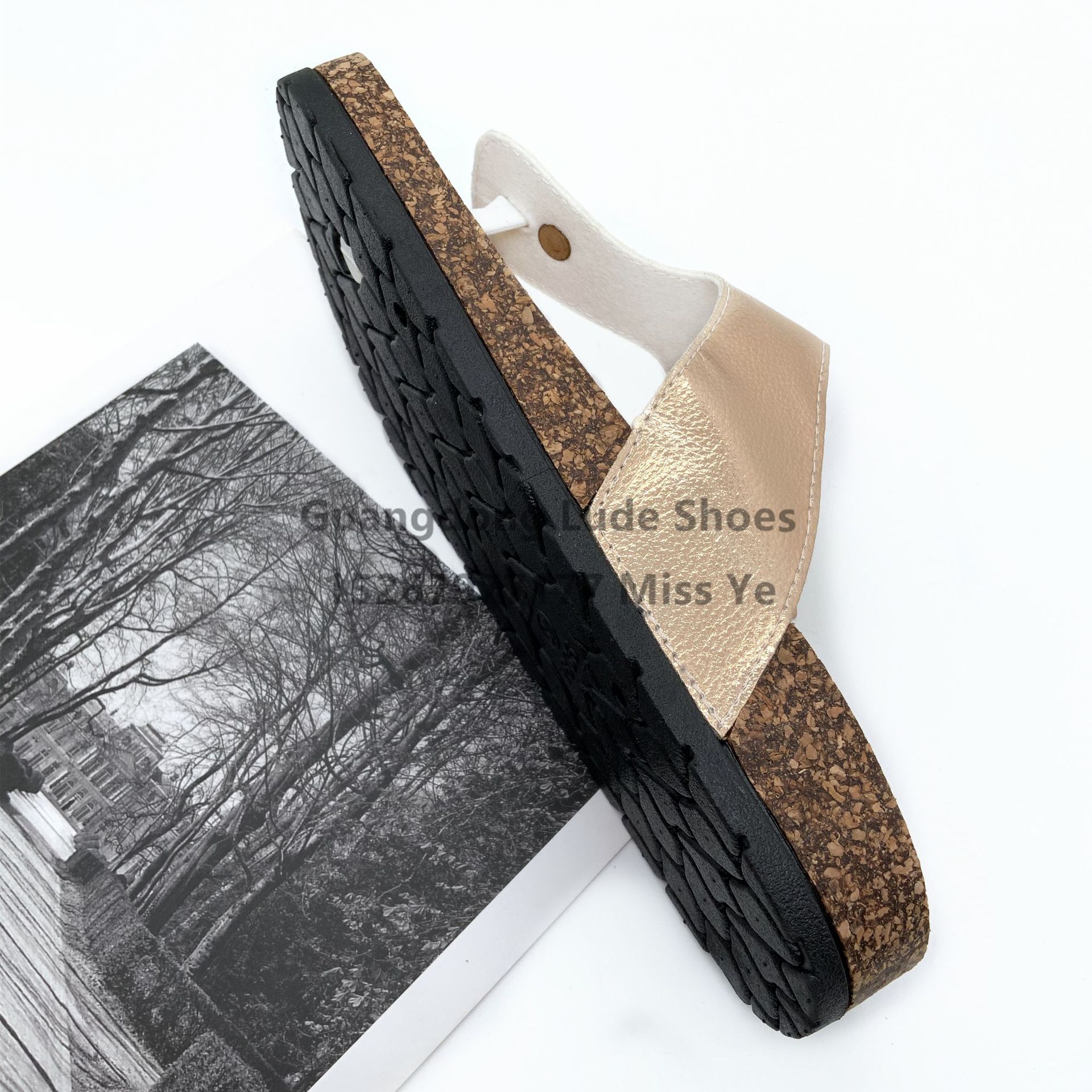Summer New Women's Platform Slippers T Type Slippers Outside To Wear Craft Shoes Guangzhou Women's Shoes Casual Slippers Application Scenario