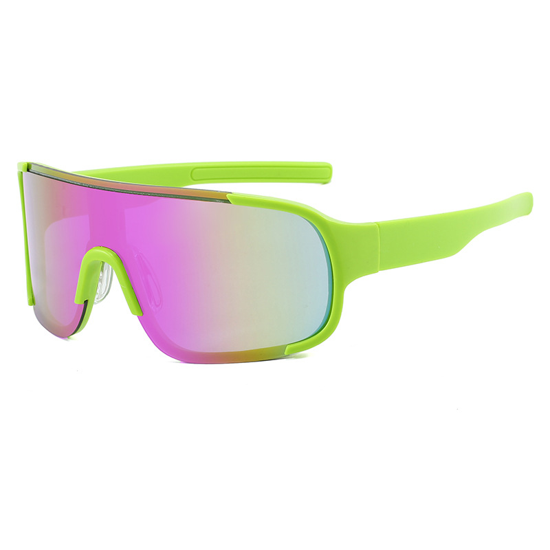 Wholesale of new cross-border men's and women's mountaineering sunglasses, colorful UV-protective goggles, and outdoor sports cycling sunglasses Application Scenario