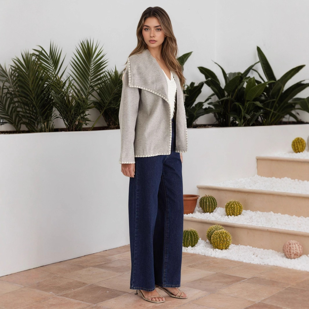The new women's collection for the autumn and winter of 2025 features a stylish and warm large-collar long-sleeved short-sleeved cardigan with a contrasting color and loose fit Application Scenario