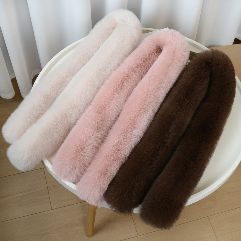 The new autumn and winter fox-like fur scarf is versatile. It features a long, fluffy shawl for women to keep warm and protect their necks, as well as a fur collar Application Scenario
