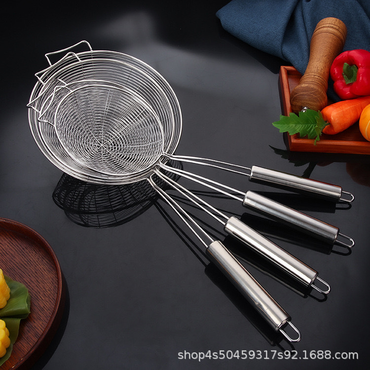 Stainless steel hot pot strainer, hotel kitchen large mesh strainer, noodle scoop, deep-frying scoop, filter screen, sieve wire strainer wholesale Application Scenario