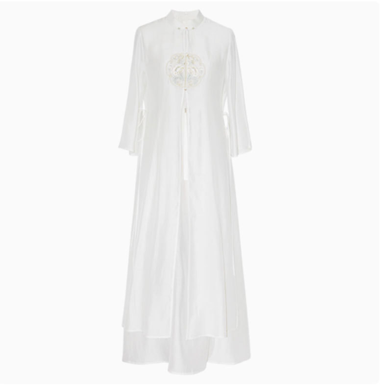This is a new spring style of retro, gentle, Zen-inspired, classical, and improved Chinese-style cheongsam dress with ethereal embroidery Item Picture