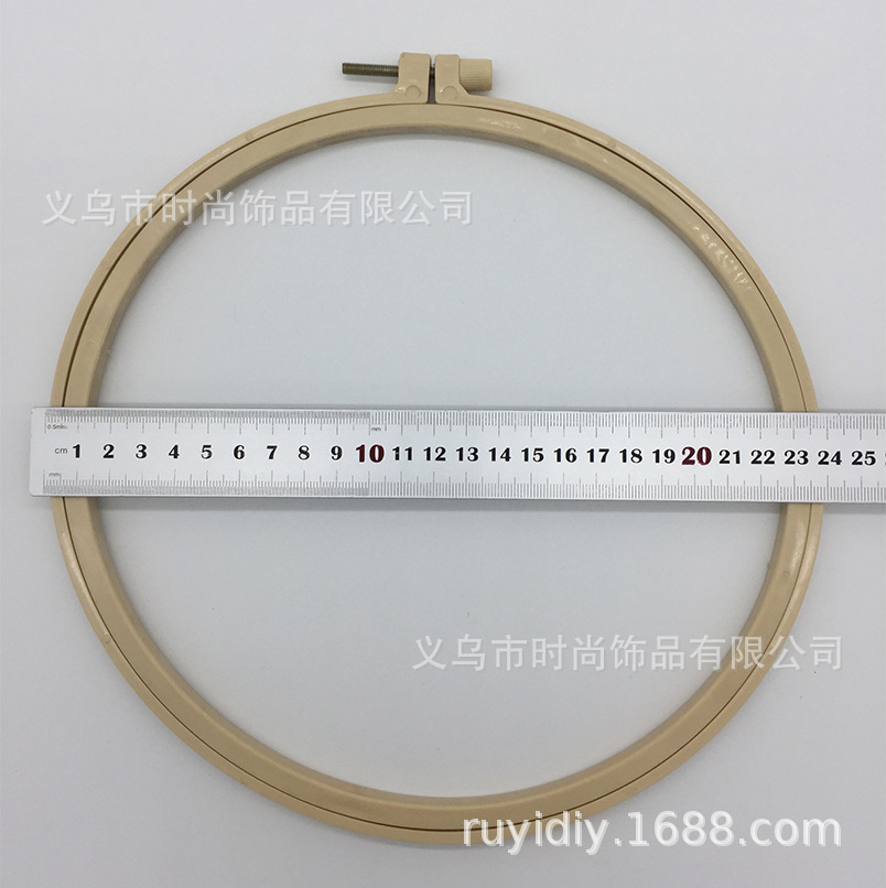 Cross-stitch clips, slot embroidery rings, large, medium and small sets, plastic imitation bamboo embroidery clips, embroidery auxiliary tools in various sizes Application Scenario