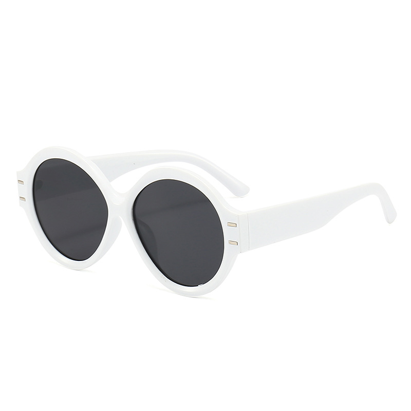 New round custom-made sunglasses, European and American fashion outfits, sunshade and sun protection, jelly-colored glasses Application Scenario