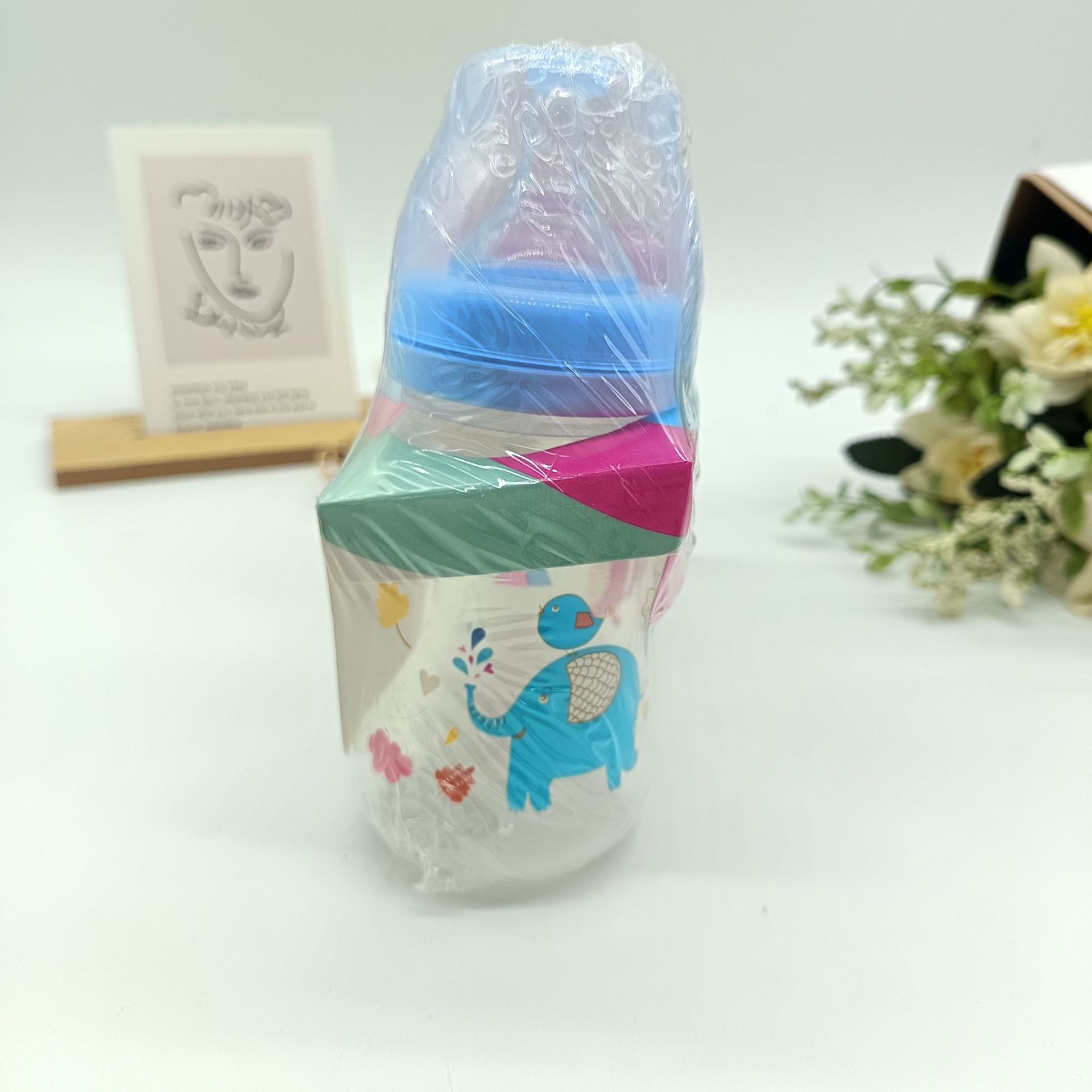 Hot-selling wholesale of children's drinking cups, baby bottles, wide-mouthed cartoon pattern plastic baby bottles made of pp material Application Scenario